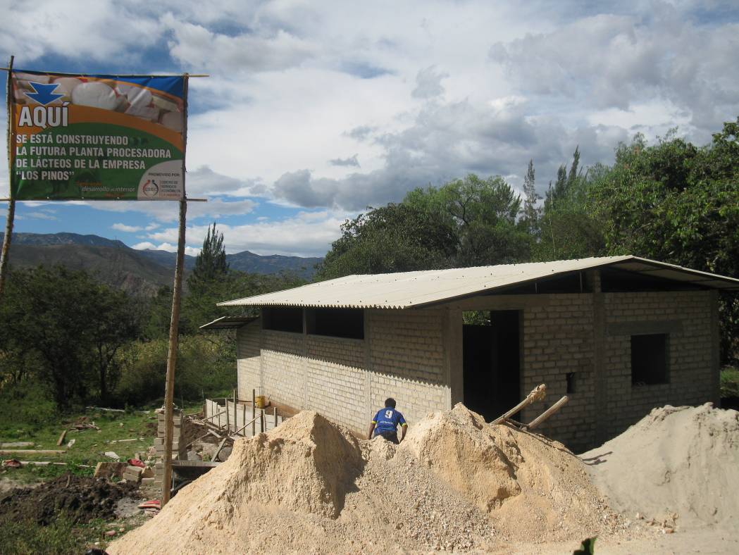 Instalación de planta de procesamiento de productos lácteos de la empresa de derivados lácteos Los Pinos, en el valle de Condebamba - Cajabamba